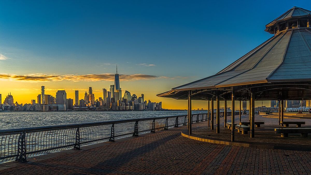 Miniatură sunrisecity-2.jpg