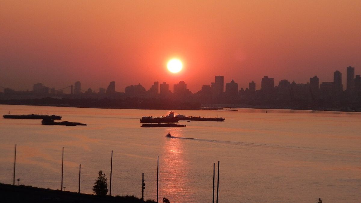 Miniatură sunrisecity-3.jpg